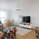 Rozlogi Sunny By Bookinghost Apartamento