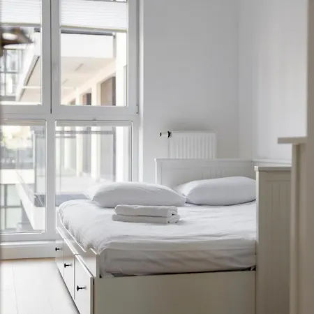 Rozlogi Sunny By Bookinghost