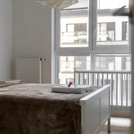 Rozlogi Sunny By Bookinghost *