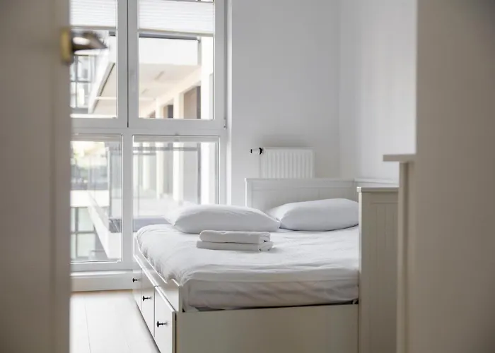 Rozlogi Sunny By Bookinghost