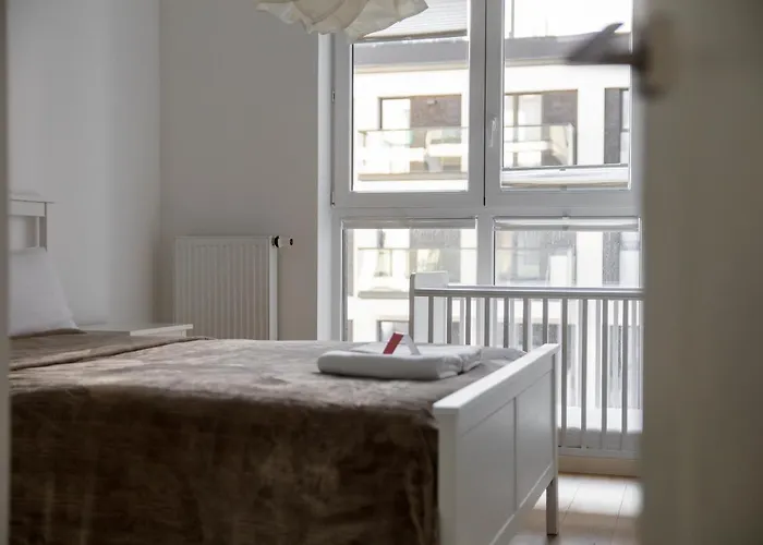 Rozlogi Sunny By Bookinghost *