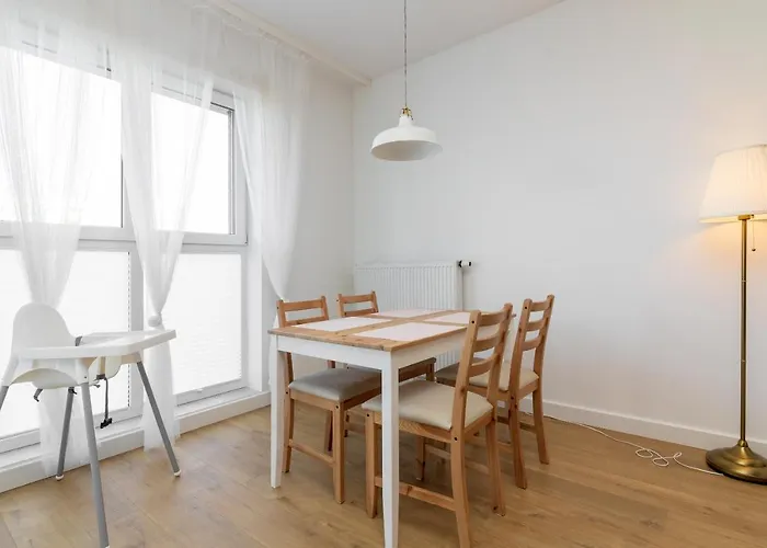 Rozlogi Sunny By Bookinghost *