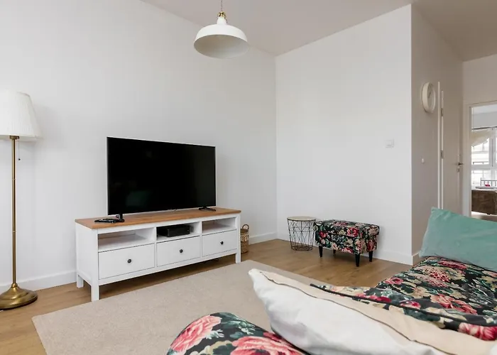 Rozlogi Sunny By Bookinghost