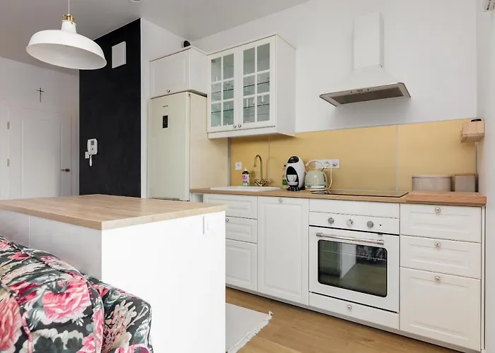 Rozlogi Sunny By Bookinghost * وارسو