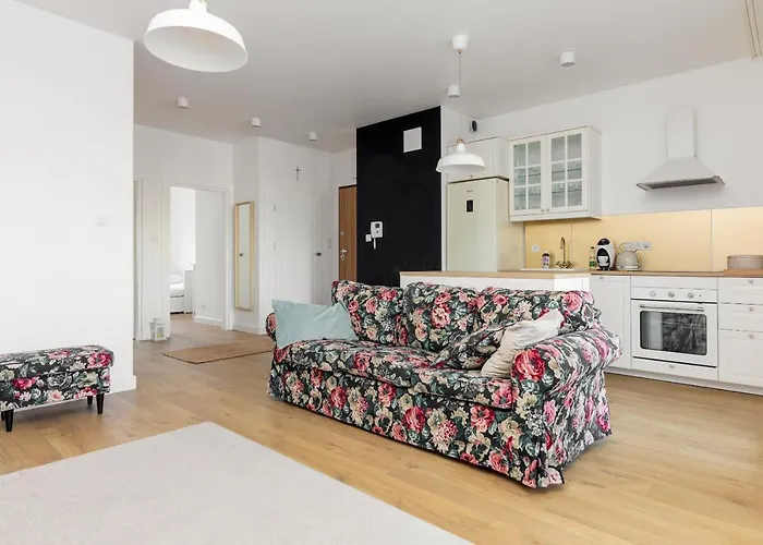 Rozlogi Sunny By Bookinghost